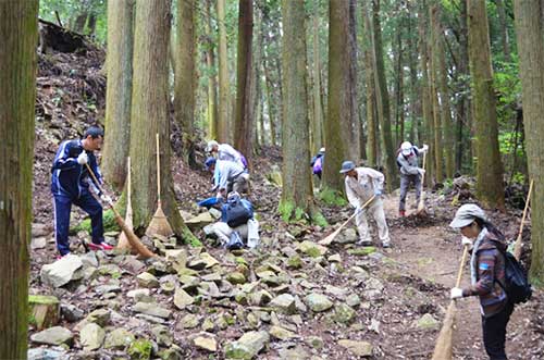 安芸高田市地域事業振興団　第6回郡山城史跡めぐりと清掃ボランティア