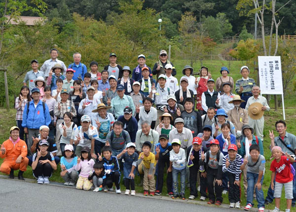 安芸高田市地域振興事業団 第８回郡山城史跡めぐりと清掃活動の様子